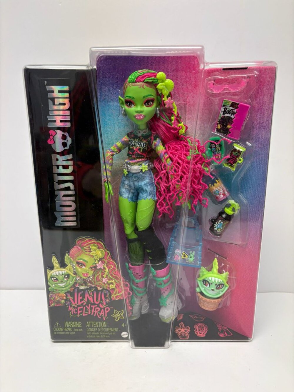 Monster High HRP81 Venus McFlytrap Fashion Doll with Pet Chewlian